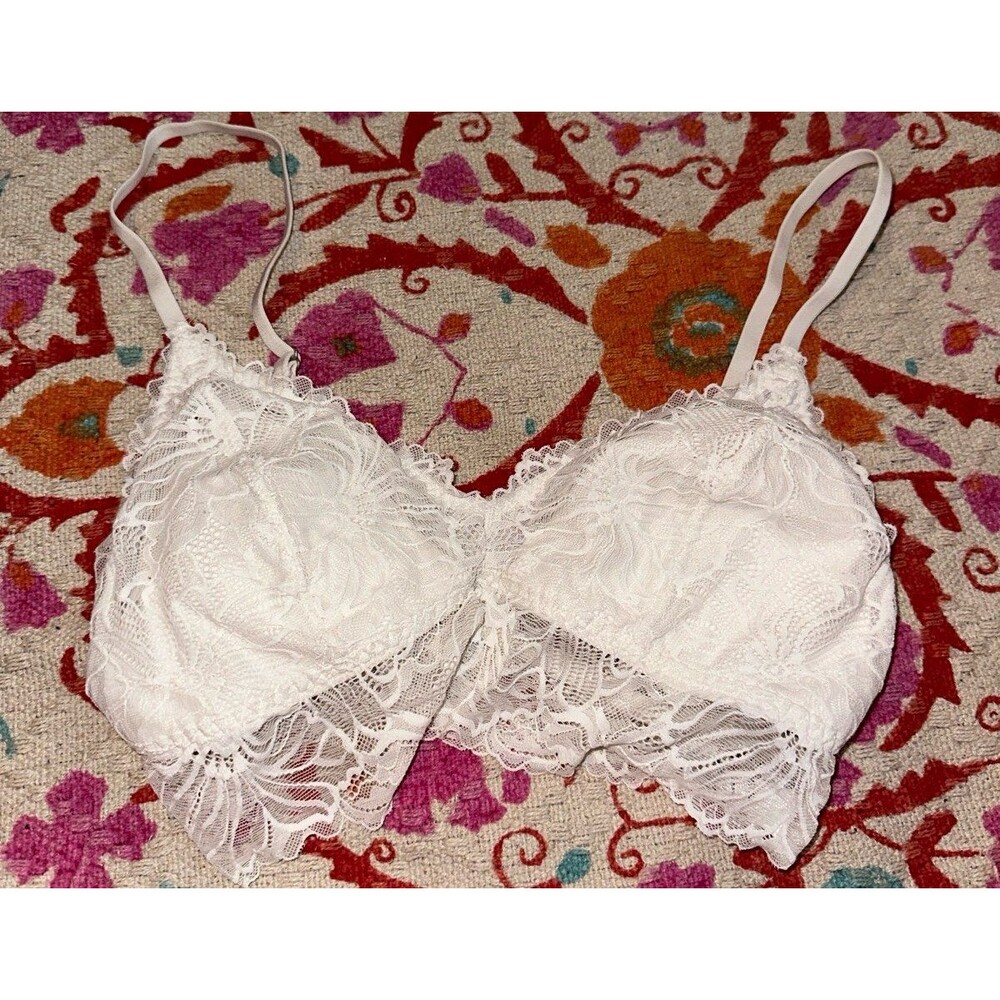 Gilly hicks white lace bra